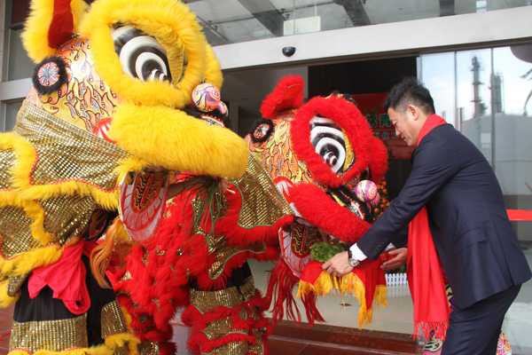 千秋偉業(yè)添錦繡 萬(wàn)里鵬程展宏圖 —— 常青樹(shù)舞獅獻(xiàn)瑞賀新春，歡天喜地迎開(kāi)工！