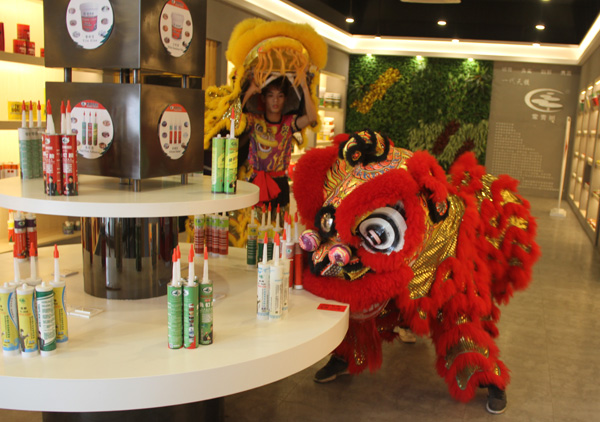 千秋偉業(yè)添錦繡 萬(wàn)里鵬程展宏圖 —— 常青樹(shù)舞獅獻(xiàn)瑞賀新春，歡天喜地迎開(kāi)工！